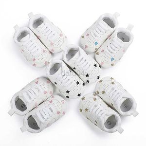First Walkers Print Star Heart Baby Sneaker لـ Newborn Pu Leather Baby Boys Girls First Walkers Soy Sole Infant Toddler Baby Shoes for 0-18m L0826
