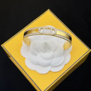 Projektanci Luxurys Diamond Bolegle For Women Mens Złote srebrne litery Bracelety dla miłośników Wedding zaręczynowe biżuteria Unome 2308267z