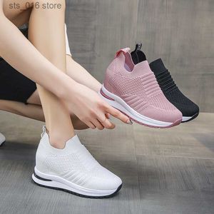 Klänning kvinnors 2022 sommar dolda kilar vita rosa sneakers kvinnlig plattform andas mesh svart hög häl casual skor T230826