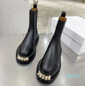 Botas pretas elásticas de plataforma robusta para motociclistas, botas Martin de couro com sapatos de marcas de designers de luxo resistentes e entalhados para calçados de fábrica