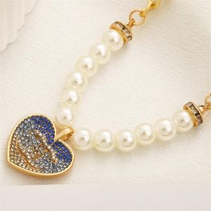 Nuovo design di lusso ciondolo collana placcato oro 18 carati ciondolo a forma di cuore collegamento C lettere diamanti collane di perle accessori per gioielli da festa di nozze per donne ragazze