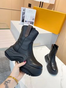 Western Designer skor designer stövlar högkvalitativa skor hösten vinter kvinnor för slip-on rund tå fotled båtar män spänne motorcykel lyxiga damer märke kort