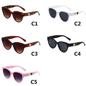 Luxury Love Heart Pearl Solglasögon Män kvinnor Designer Sun Glasses Cat Eye Casual Vintage Glasses UV400