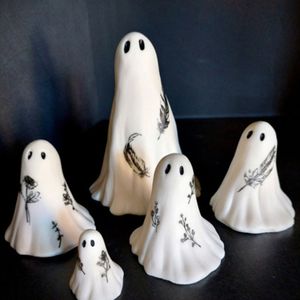 Decorative Objects Figurines Scary White Sculptures Set Creative Resin Halloween Spooky Decor Handmade Crafts Ghost Ornament Home Accessories 230825