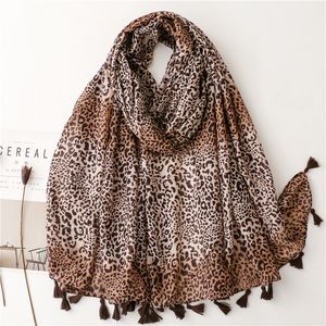 Lenços macios de linho lenço de algodão xales mulheres luxo premium foulard femme longo manchado leopardo impressão borla lenços echarpe 230825