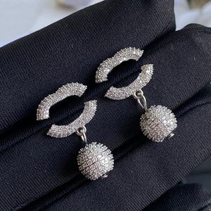 Stud Stud Fashion Earrings Designer Varumärkesbrev Ear Stud Loop Drop Crystal Copper Earring Women Gold Sier Plated Wedding Jewelry Gift D1HO