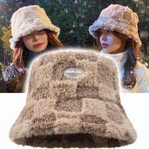 Wide Brim Hats Bucket Fashion Berber Fleece Checkered Hat Lamb Plush Fisherman Girl Winter Coldproof Thicken Cap Outdoors Warmth 230825