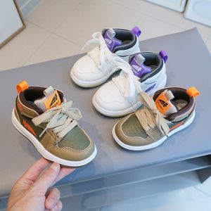 2023 frühling Turnschuhe Kinder Und Herbst Neue Jungen Casual High Top Mädchen Kleine Weiße Weiche Sohlen Nicht-Slip Baby zu Fuß Kinder Sport Schuhe