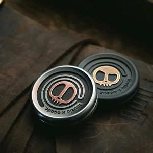 Üst Acedc Devil Milk Cap Manyetik Haptik Paraları Fidget Spinner Metal Fidget Oyuncakları DEHD EL SPINNER Otizm Duyusal Dekompresyon Oyuncakları 230826