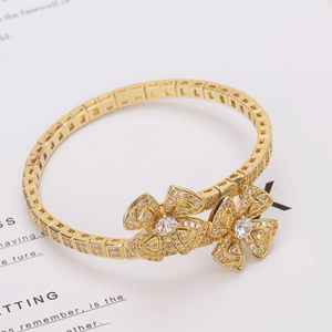 18k Gold Sliver Flower Diamond Bangle Armband Chain Love Designer för kvinnor Män Mamma Mamma Dotter Luxury Par Fashion Designer Wedding Party Valentine Gifts Boy