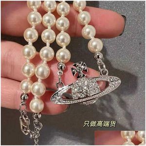 Pendanthalsband Designer High Definition Western Empress Dowager Pearl Necklace Womens Classic Light Olseile samma stil VIV DHZQ2