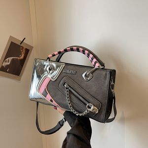 Fabrik Großhandel Frauen Umhängetaschen 2 Farben Straße Trend gestreift farblich passende Handtasche Joker Cowboy Mode Einkaufstasche personalisierte Reißverschluss Kette Rucksack 5877#