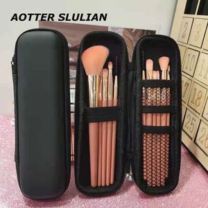 Midjepåsar Kvinnor Makeup Brush Case Pure Black Small Cosmetic Bag Lipstick Pen Organizer Beauty Tool Storage Box Dragkedja Long Strip Eva Pouch 230826