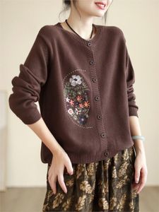 レディースニット2023秋の女性編みセーターレトロOネックボタン刺繍フローラルカジュアルスリムタイプのトップス