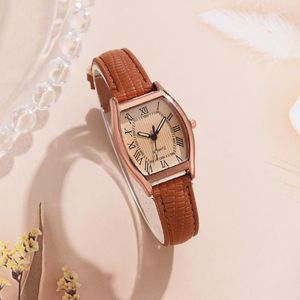 Montres-bracelets Montre à quartz pour femmes classiques Vin Simple Barrel Horloge de luxe Haut de gamme Ceinture en cuir Montre-bracelet Cadeau Relogio Feminino