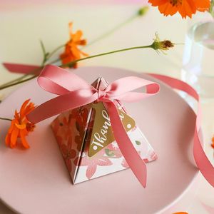 Hediye sargısı 50pcs üçgen piramit şeker kutusu düğün iyilik ve hediyeler kutular çikolatalı bomboniera hediye parti malzemeleri