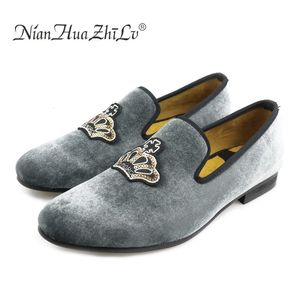 Dress Shoes Western Style handmade luxurious embroidery men velvet shoes Banquet and Prom dress male size loafers 230826