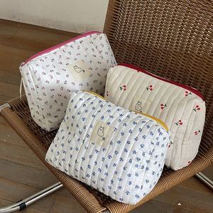 Waist Bags Quilted Makeup Bag for Women Cosmetic Storage Portable Toiletry Female Beauty Case Cotton Floral Pouch 230826