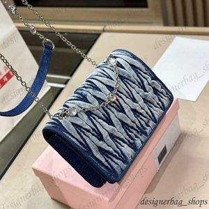 Nuova borsa a tracolla Borsa piccola con catena di lusso di alta qualità Catena in tessuto denim morbido squisito di alta qualità con tracolla con diamanti Borsa a tracolla Borsa da signora 230827