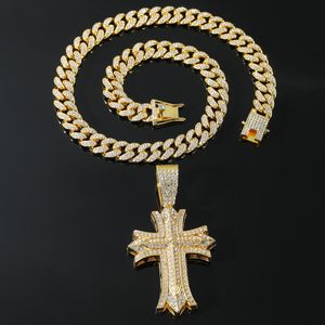 Hänge halsband Hip Hop Men Rapper Diamond Pendant Gold Necklace Shiny Crucifix Pendant Square Zircon Jewelry Night Club Accessory tröja Collone Cuban