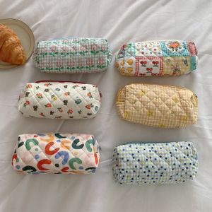 ウエストバッグKawaii Floral Travel Cosmetic Lipstick Coin Purse Storage Bagかわいいメイクアップハンドバッグ女性ウォレットペンシルケースオーガナイザーポーチ230826