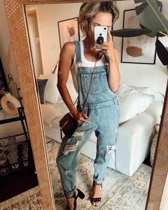 Kvinnors jumpsuits rompers 2023 Denim Jumpsuit Kvinnors övergripande mode riva lös pocket ultratunn blå upphängningsbyxor kvinnors jeans T230825