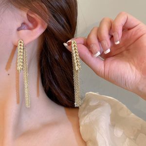 Hoop Huggie Unique Design Golden Wheat Ear Tassel Earring Personlighet Fashion Simple Wedding Jewelry Birthday Presents 230828