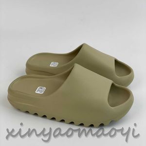 2023 Kadın Bayanlar Calfskin Baba Sandalet Kapitone Yaz Tasarımcısı Sandles Ayakkabı Platformu Daireler Düşük Topuk Kama Elmas Toka Sandal Kayma