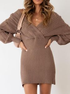 Casual Dresses Autumn Winter Women's Sticke Dress Sexig V-ringning Slim Fit Off Axel mode långärmad tröja kjol för kvinnor 2023