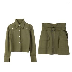 Jaquetas femininas Exército Verde Sarja Jaqueta Bolso Saia Curta Mulheres Terno Conjuntos 2 Pcs Set Outfits Design de Moda Pequena Lapela Blazer Jantar Festa