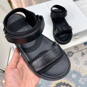Row Ayakkabı Yaz Yeni 2023 Bayan Roman Roman Ayakkabı Tasarımcısı Klasik Moda Basit Deri Buckle A Düz Topuklu Kalın Alt Alt Resmi Ayakkabı Fabrika Ayakkabıları