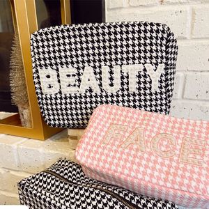 أكياس الخصر تخصيص أحرف DIY Patch Heart Pearl Polyester Pouch Makeup Casep Casemetic Bag 230826