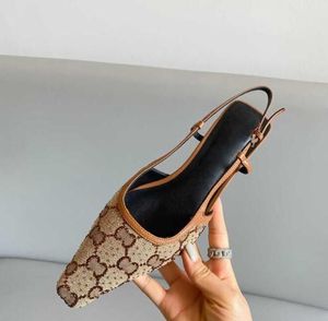 2024 يتم تقديم أحذية Slingback Women للنساء في شبكة سوداء مع شبكات سوداء مع بلورات زخارف زخارف إغلاق مشبك الحجم 35-42