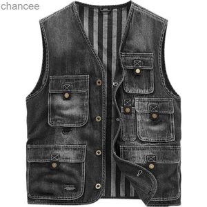 Högkvalitativ vintage denim Vest Men Casual Fashion Male Waistcoat Multi-Pocket Sleeveless Cargo Jacket Loose Jeans Gilets nya HKD230828