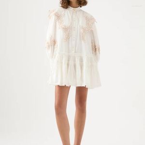 Sıradan Elbiseler 2023 İlkbahar Yaz En Kaliteli Vintage Banliyö Uzun Fener Sleeve Fırfır Nakış Gevşek Mini Elbise Kadın