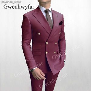 Gwenhwyfar Double Breasted Men Suit Burgundy Two Pieces Slim Fit High Quality Wedding Come Party Prom Gold Button Male Suits Q230828