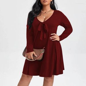 Casual Dresses Big Size Women Fashion Bow Dress 2023 Autumn Sexig Elegant V-ringning Långärmad solid färgkontor Lady Clothing