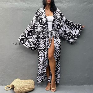 Klänningar 2022 Bohemian Print White Beach Bikini Cover Up Dress Tunic Long Pareos Bikinis Elegant Self Belted Kimono Robe Plage Beachwear