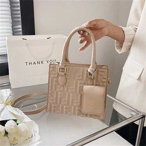 12% OFF Bolsa 2024 Novo lançamento Bolsa de designer Lançamento antecipado Impressão elegante e estrangeira de ombro único para novo estilo de moda feminina mensageiro de mão simplesTZQW