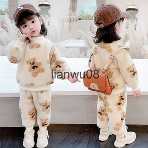 Zestawy odzieży 12M4y Winter Girls Boys Cute Cartoon Bear Ubrania Dzieci Dzieci Gęsty ciepły garnitur, w tym dodatkowe 2PCS na zestaw x0828