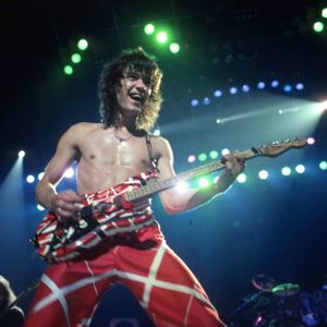 Быстрая доставка в течение 48 часов/Электрогитара Eddie Van Halen 82 Version Heavy Relic Frankenstein/Красный/Украшенный черно-белыми полосками/Бесплатная доставка