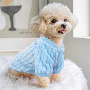 犬のアパレルかわいい小さな服ソフトなぬいぐるみ猫猫Tシャツ温かいペット服ミディアムドッグ猫用コートジャケットヨークシャーshih tzu