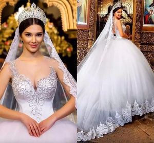 Abiti da sposa vintage bianchi da ballo principessa Abiti da sposa con applicazioni gioiello sul collo trasparenti Perline di pizzo Abiti da sposa aperti sul retro Abito da sposa taglie forti