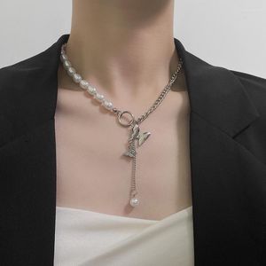 Naszyjniki wiszące U-Magiczne styl Asymetria Butterfly Tytanium Stalowy naszyjnik Faux Pearl dla kobiet Chunky Chunky Chain Metal Jewelry