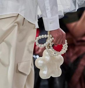 Trendig pärla akryldesigner lyxig koppling handväska söta kvinnor plånbokskal kedjor axel bröllop fest lådhandväska handväska