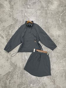 Calça feminina de duas peças com zíper e cordão e shorts elásticos