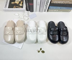 Designer tofflor mjuka läder sandaler kvinnor plattform mules sommar platt loafers fårskinn scuffs dam tofflor strand flip flops