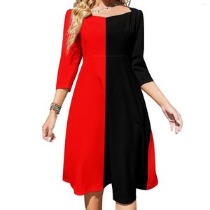 Lässige Kleider Zweifarbiges Kleid Rot und Schwarz Strand Sommer Sexy Quadratischer Kragen Streetwear Design Große Größe