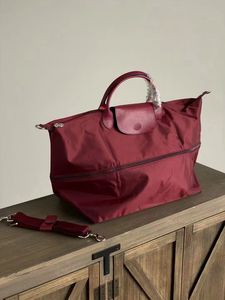 2023 nuova borsa da viaggio con colori autentici abbinati borsa da viaggio da uomo e da donna firmata borsa da viaggio una borsa da un metro in nylon impermeabile con pelle bovina