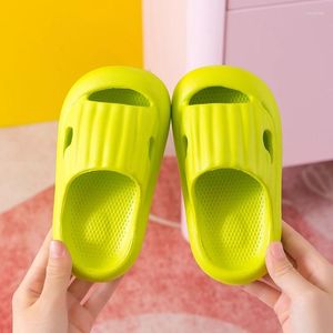 Slipper barns tofflor pojkar och flickors hem sommar mjuka ensamma anti slip fasta färg sandaler